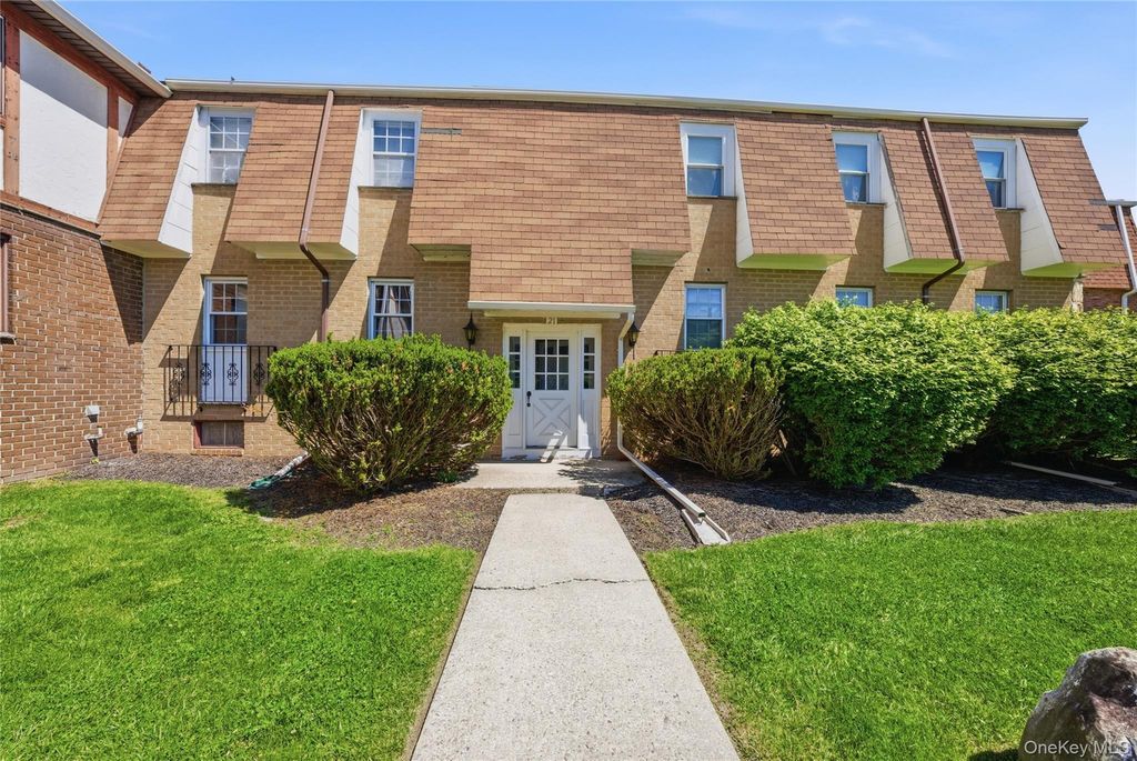 21 Weathervane Drive 16, Washingtonville, NY 10992