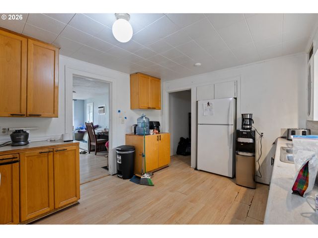 10156 Se DIVISION St, Portland, OR 97266