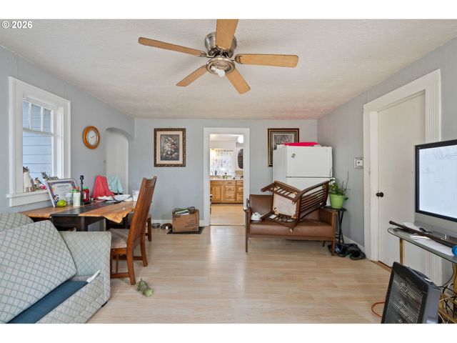 10156 Se DIVISION St, Portland, OR 97266