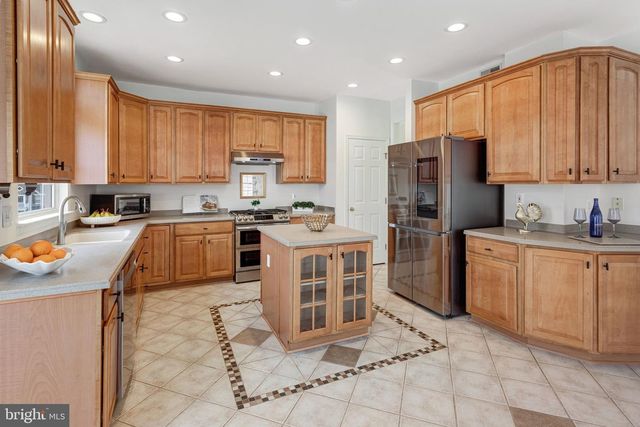 8008 TOWERING OAK WAY, Manassas, VA 20111