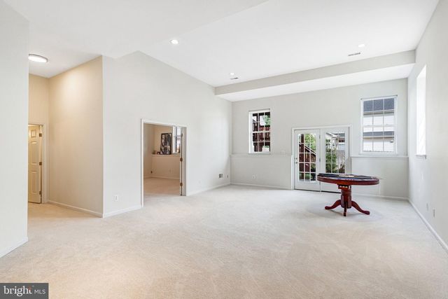 8008 TOWERING OAK WAY, Manassas, VA 20111