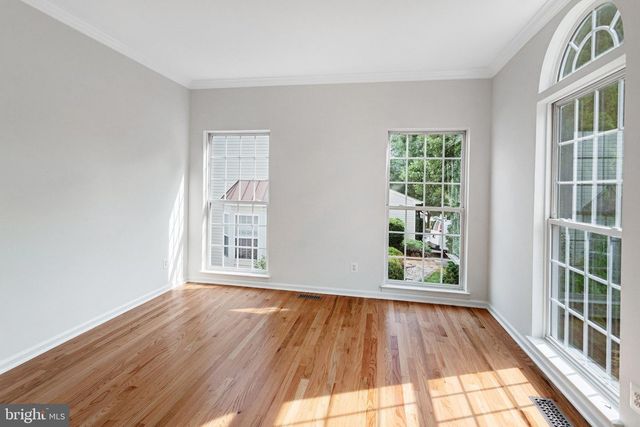 8008 TOWERING OAK WAY, Manassas, VA 20111
