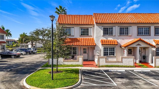 9521 NW 42nd St, Sunrise, FL 33351