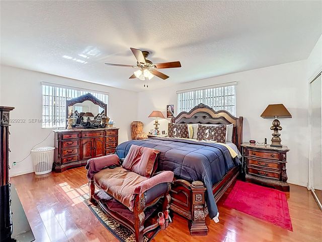 9521 NW 42nd St, Sunrise, FL 33351