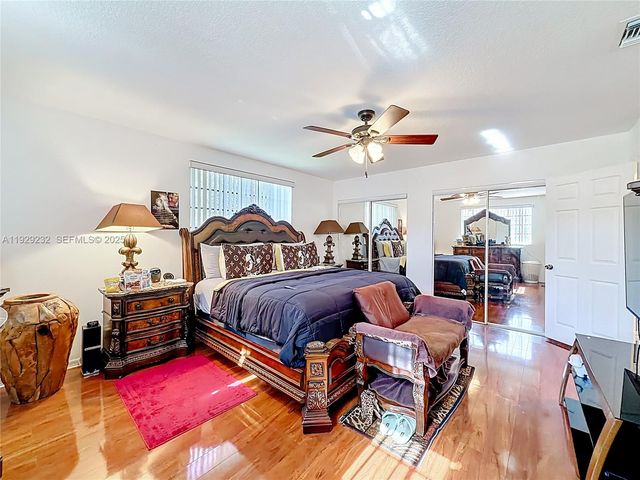 9521 NW 42nd St, Sunrise, FL 33351