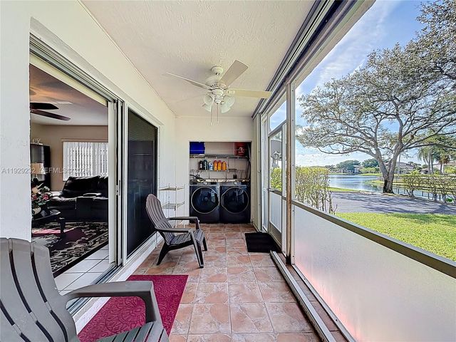 9521 NW 42nd St, Sunrise, FL 33351