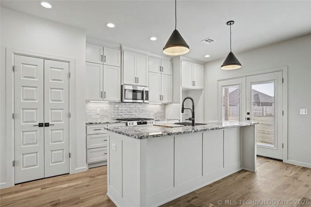 23087 E 106th Place S, Broken Arrow, OK 74014