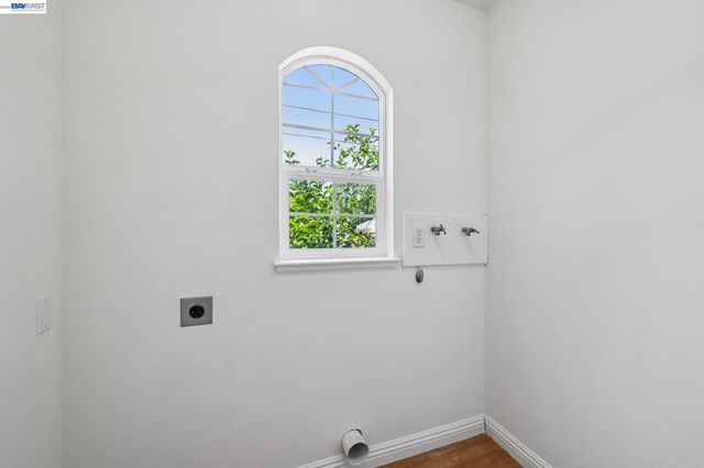 520 Abbie St, Pleasanton, CA 94566