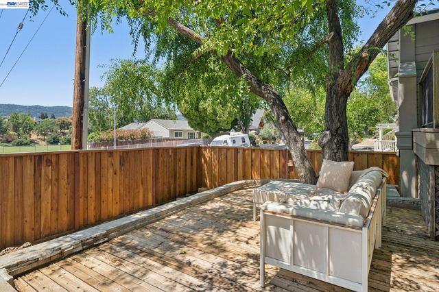 520 Abbie St, Pleasanton, CA 94566