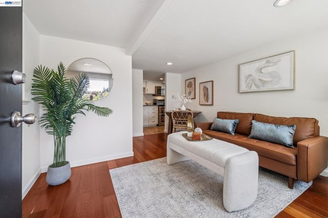 520 Abbie St, Pleasanton, CA 94566