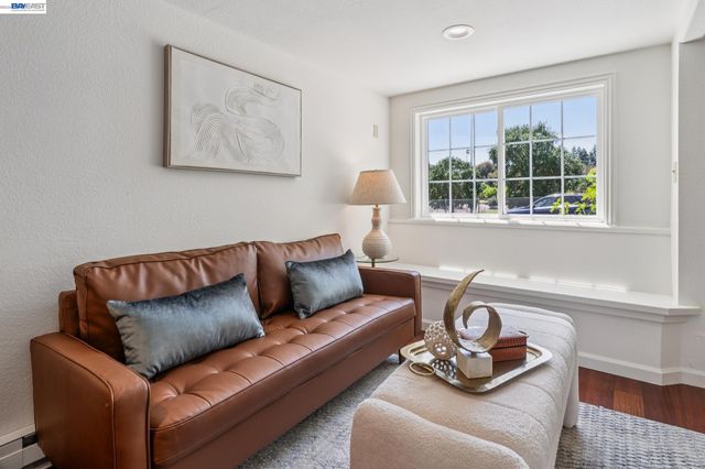 520 Abbie St, Pleasanton, CA 94566