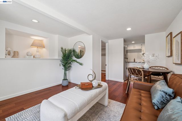 520 Abbie St, Pleasanton, CA 94566