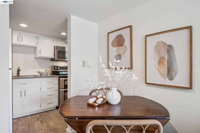 520 Abbie St, Pleasanton, CA 94566
