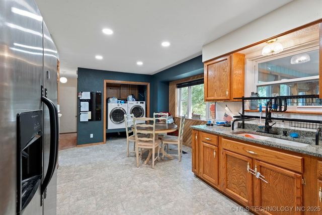 25800 650 Road, Grove, OK 74344