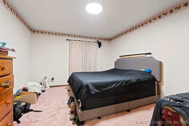 25800 650 Road, Grove, OK 74344