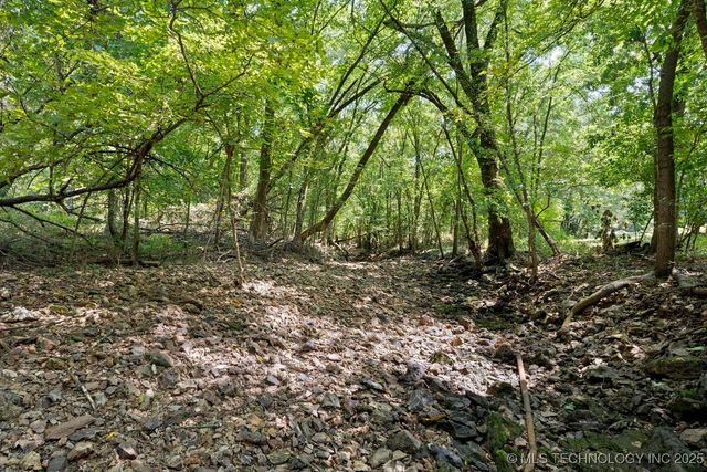 25800 650 Road, Grove, OK 74344