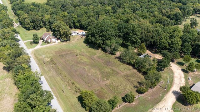 25800 650 Road, Grove, OK 74344