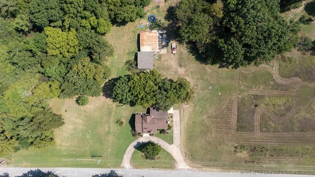 25800 650 Road, Grove, OK 74344