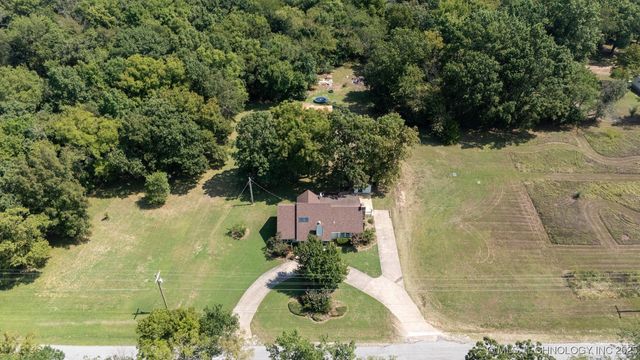 25800 650 Road, Grove, OK 74344