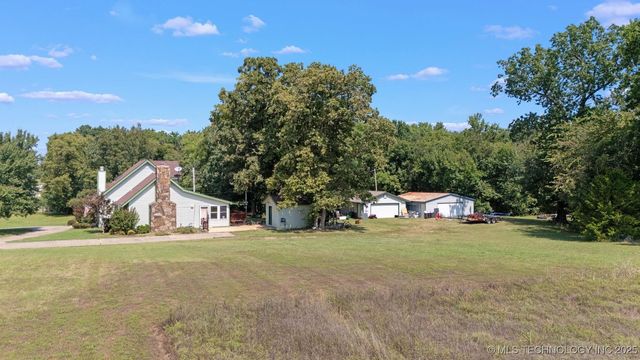 25800 650 Road, Grove, OK 74344