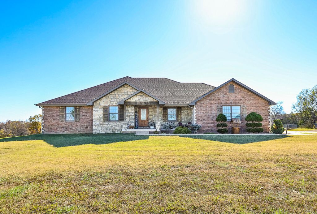 1558 East 432nd Road, Bolivar, MO 65613
