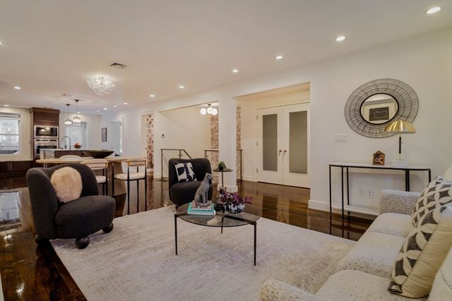 92 Waltham St 1A, Boston, MA 02118