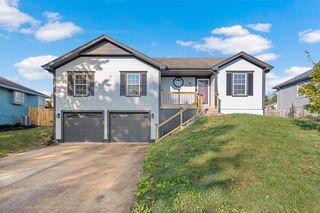 808 SW Country Hill Drive, Grain Valley, MO 64029