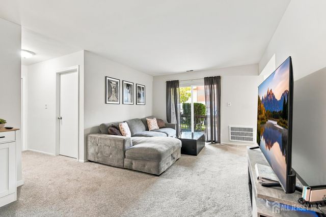 218 Sierra Court A, Woodbridge Proper, NJ 07095
