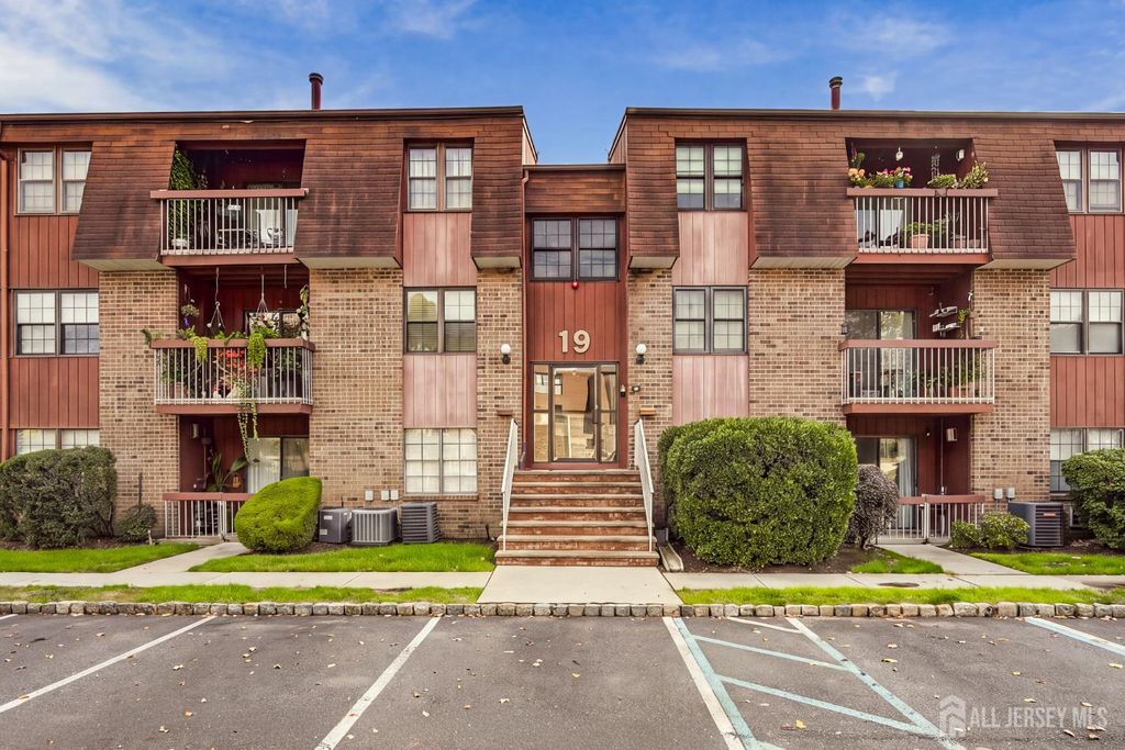 218 Sierra Court A, Woodbridge Proper, NJ 07095