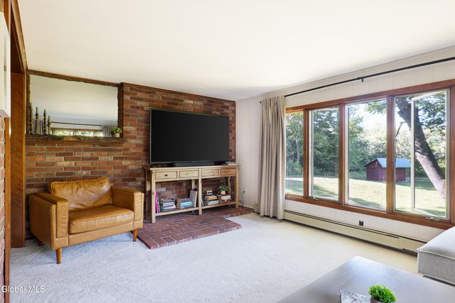 318 Ridge Road, Glenville, NY 12302