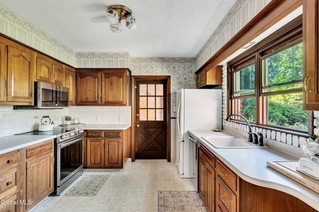 318 Ridge Road, Glenville, NY 12302