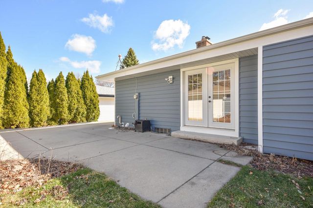 5669 S 24th STREET, Milwaukee, WI 53221