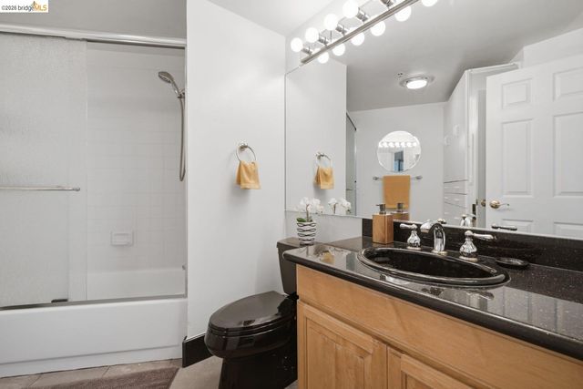 6363 Christie Ave 2701, Emeryville, CA 94608