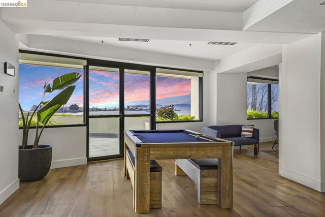 6363 Christie Ave 2701, Emeryville, CA 94608