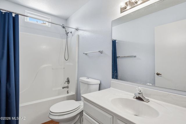 1750 W Círculo De La Pinata, Green Valley, AZ 85622