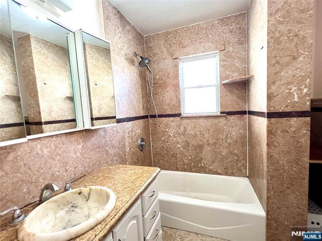 395 Taylor Avenue, Hackensack, NJ 07601