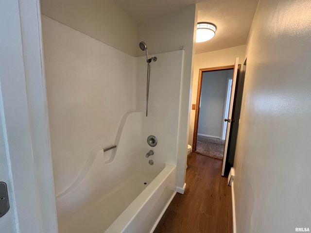 613 W 9TH Avenue, Milan, IL 61264