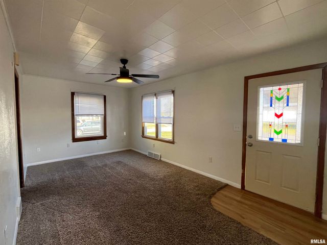 613 W 9TH Avenue, Milan, IL 61264