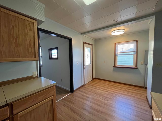 613 W 9TH Avenue, Milan, IL 61264