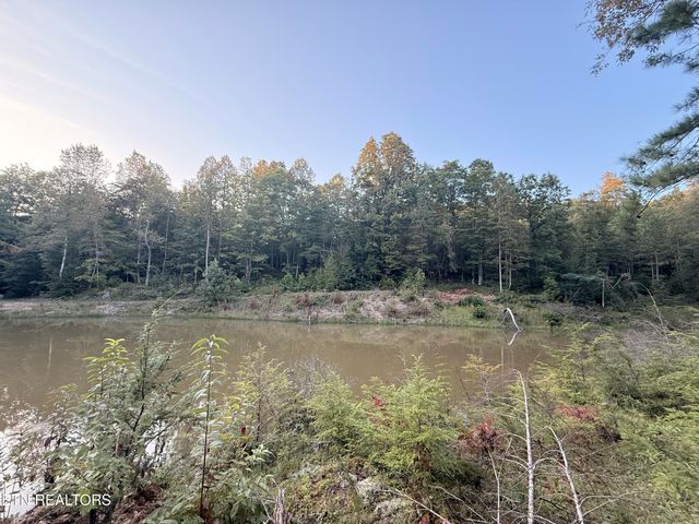 1055 Big Four Rd, Lafollette, TN 37766