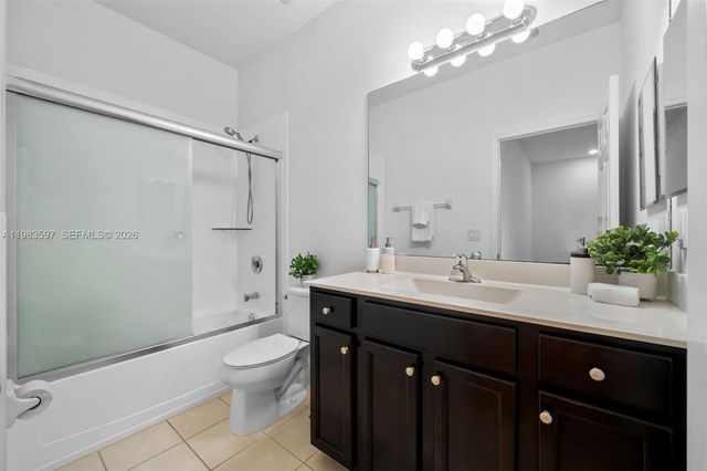 9380 W 33rd Ln, Hialeah, FL 33018