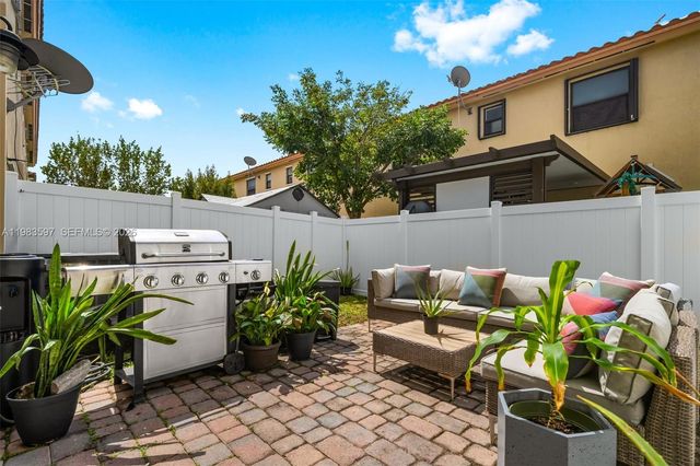 9380 W 33rd Ln, Hialeah, FL 33018