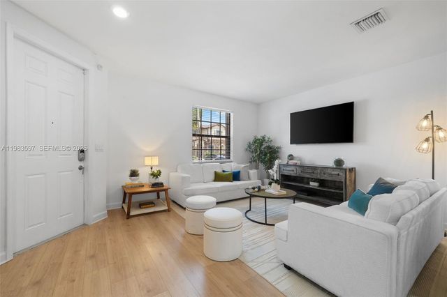 9380 W 33rd Ln, Hialeah, FL 33018