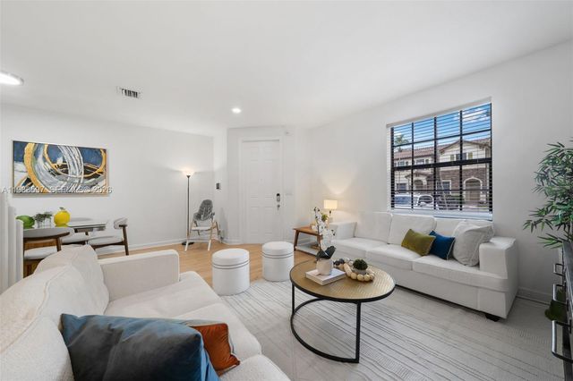 9380 W 33rd Ln, Hialeah, FL 33018