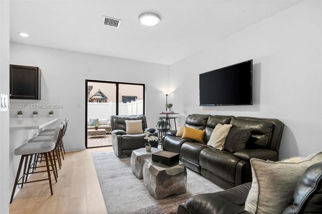 9380 W 33rd Ln, Hialeah, FL 33018