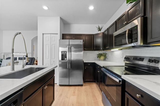 9380 W 33rd Ln, Hialeah, FL 33018