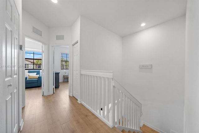 9380 W 33rd Ln, Hialeah, FL 33018