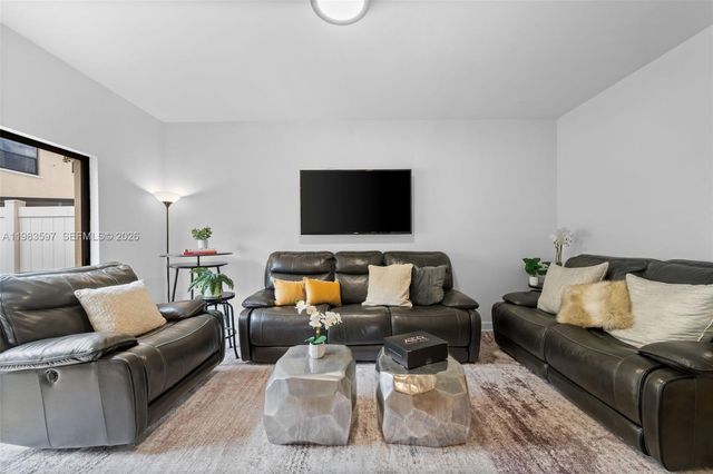 9380 W 33rd Ln, Hialeah, FL 33018