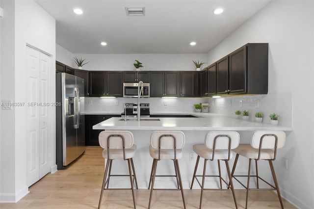 9380 W 33rd Ln, Hialeah, FL 33018