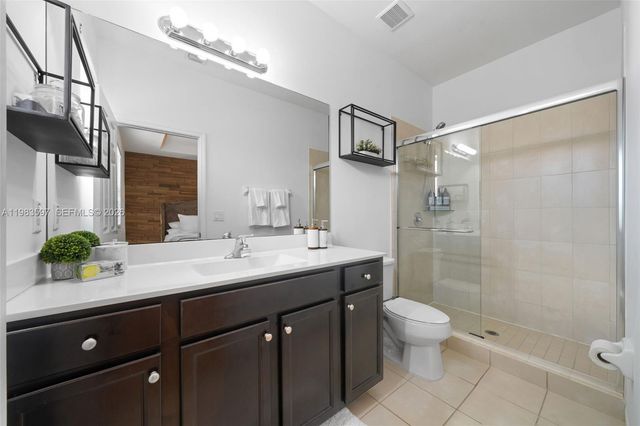 9380 W 33rd Ln, Hialeah, FL 33018